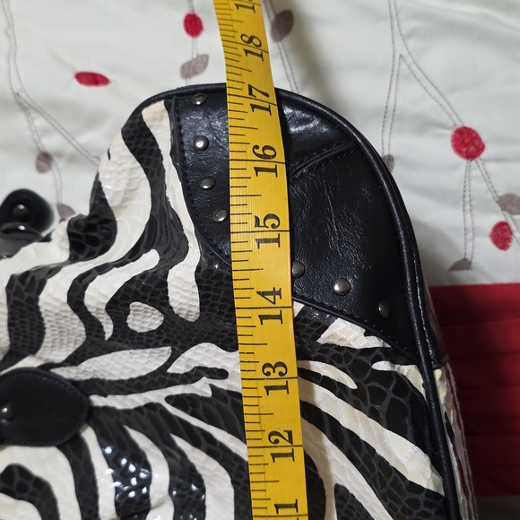 Zebra print purse - Picture 9 of 10